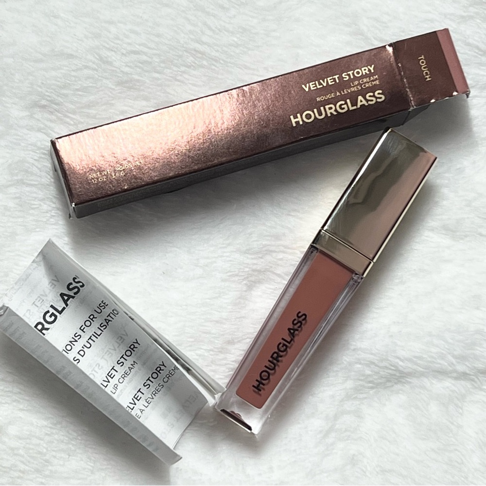 Hourglass VELVET STORY LIP CREAM - Touch - NIB